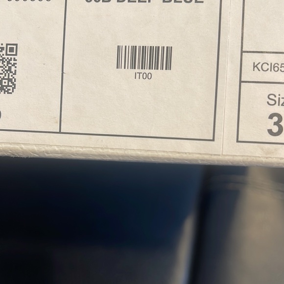 DIOR CHEZ MOI DIOR GRANVILLE ANKLE BOOT
BLUE DIOR OBLIQUE EMBROIDERED VELVET - Picture 2 of 2